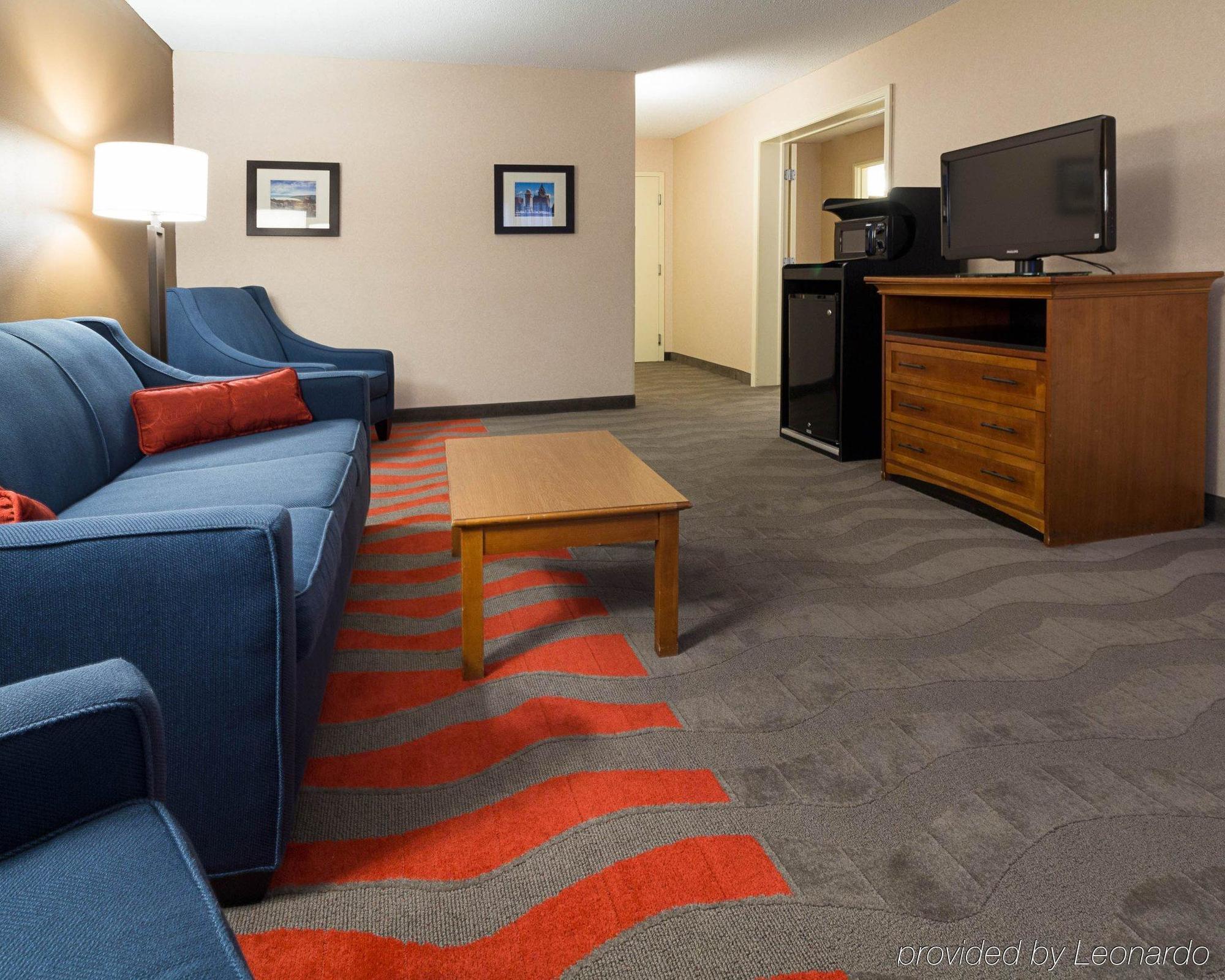 Comfort Inn & Suites Airport Syracuse Exterior foto