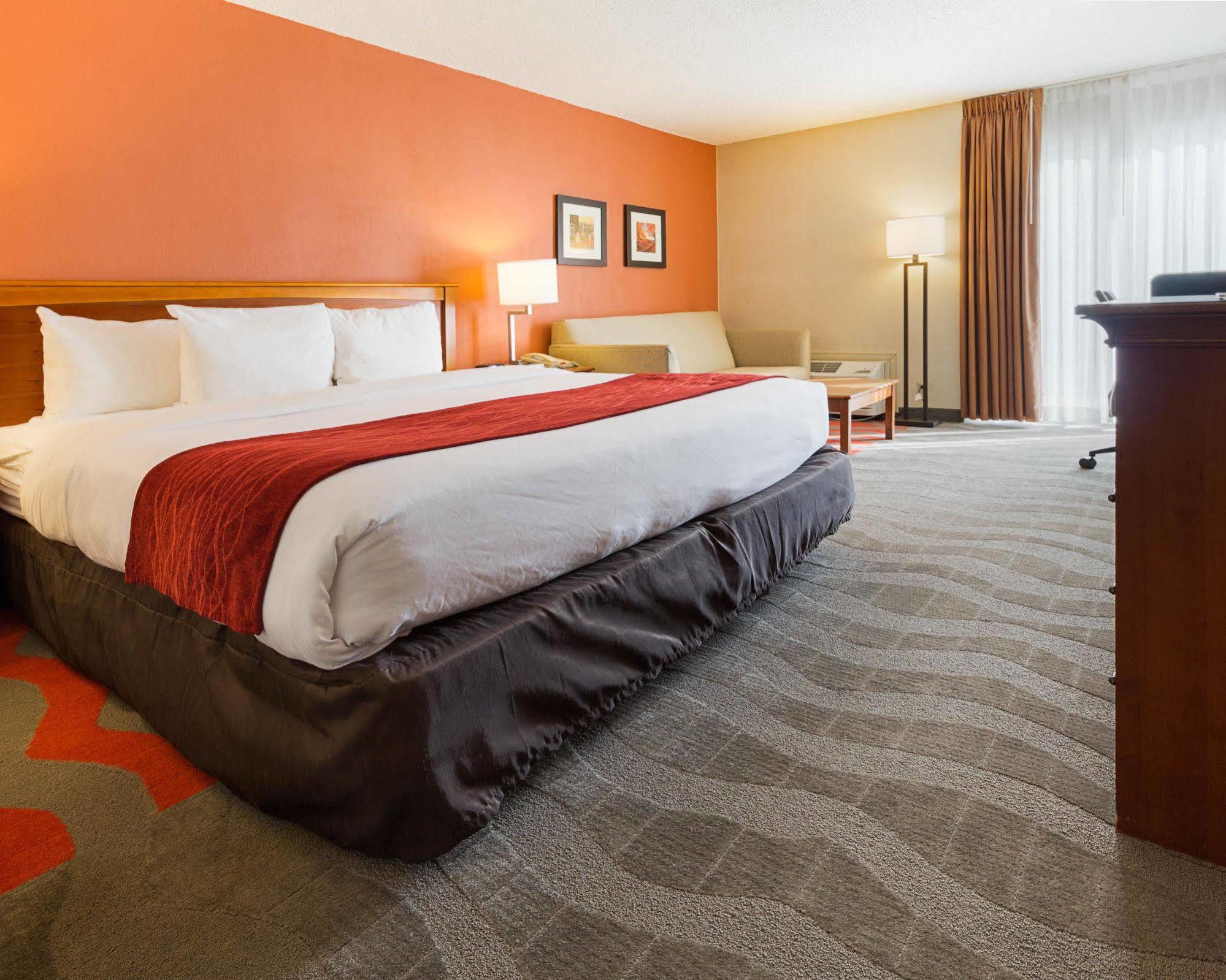 Comfort Inn & Suites Airport Syracuse Exterior foto