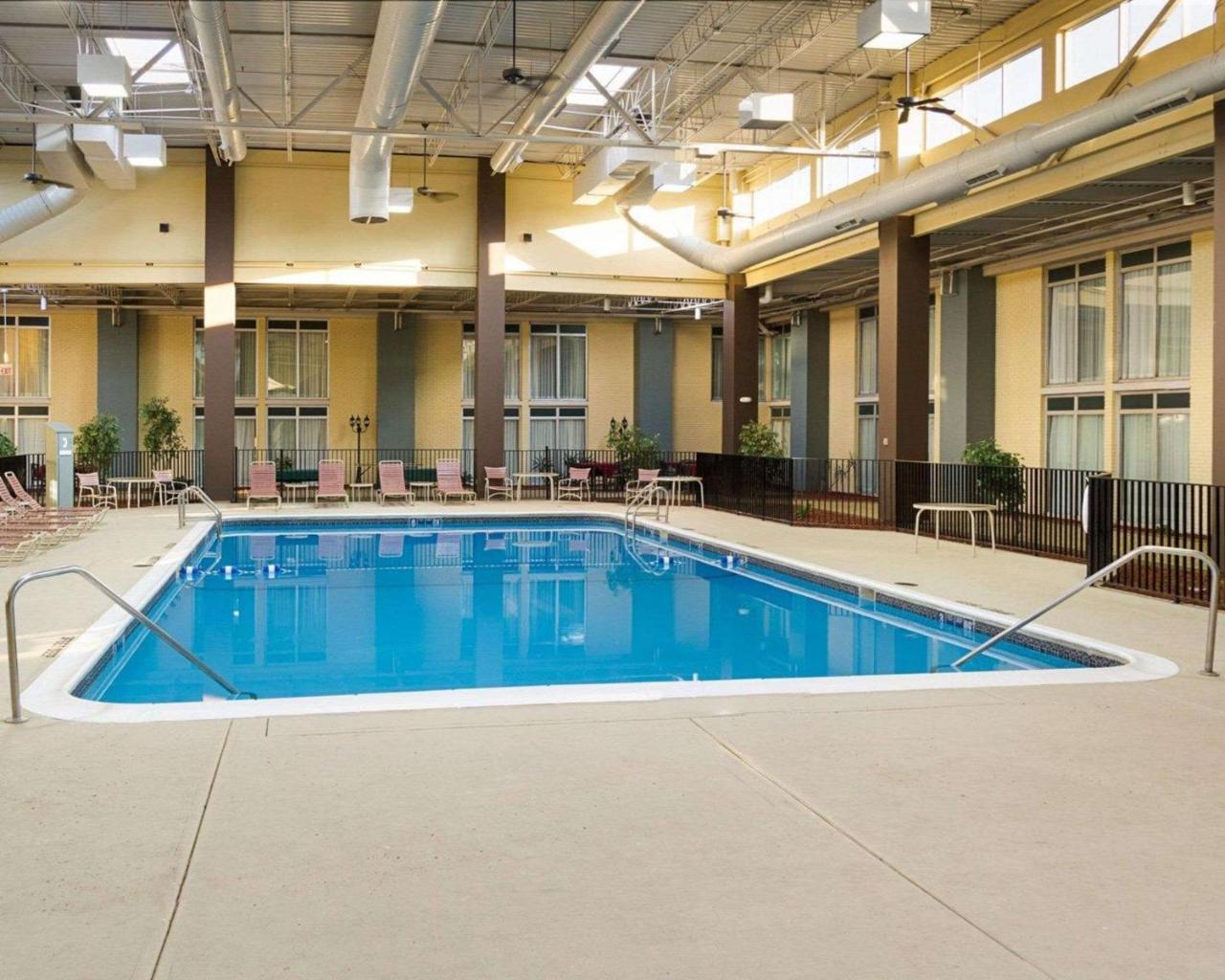 Comfort Inn & Suites Airport Syracuse Exterior foto