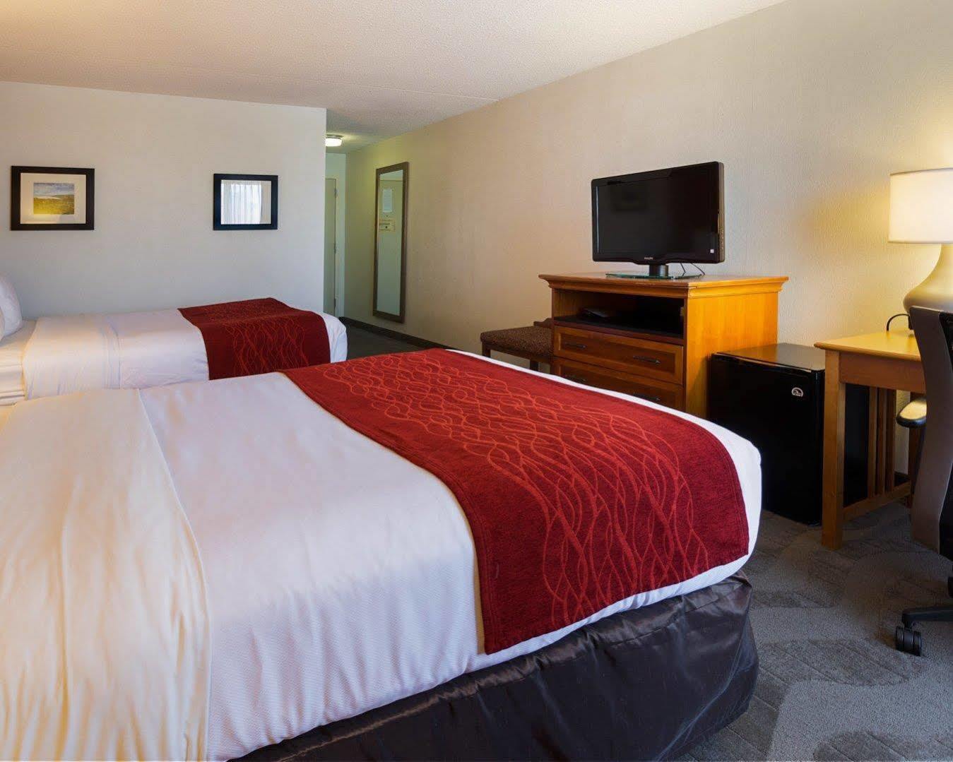 Comfort Inn & Suites Airport Syracuse Exterior foto