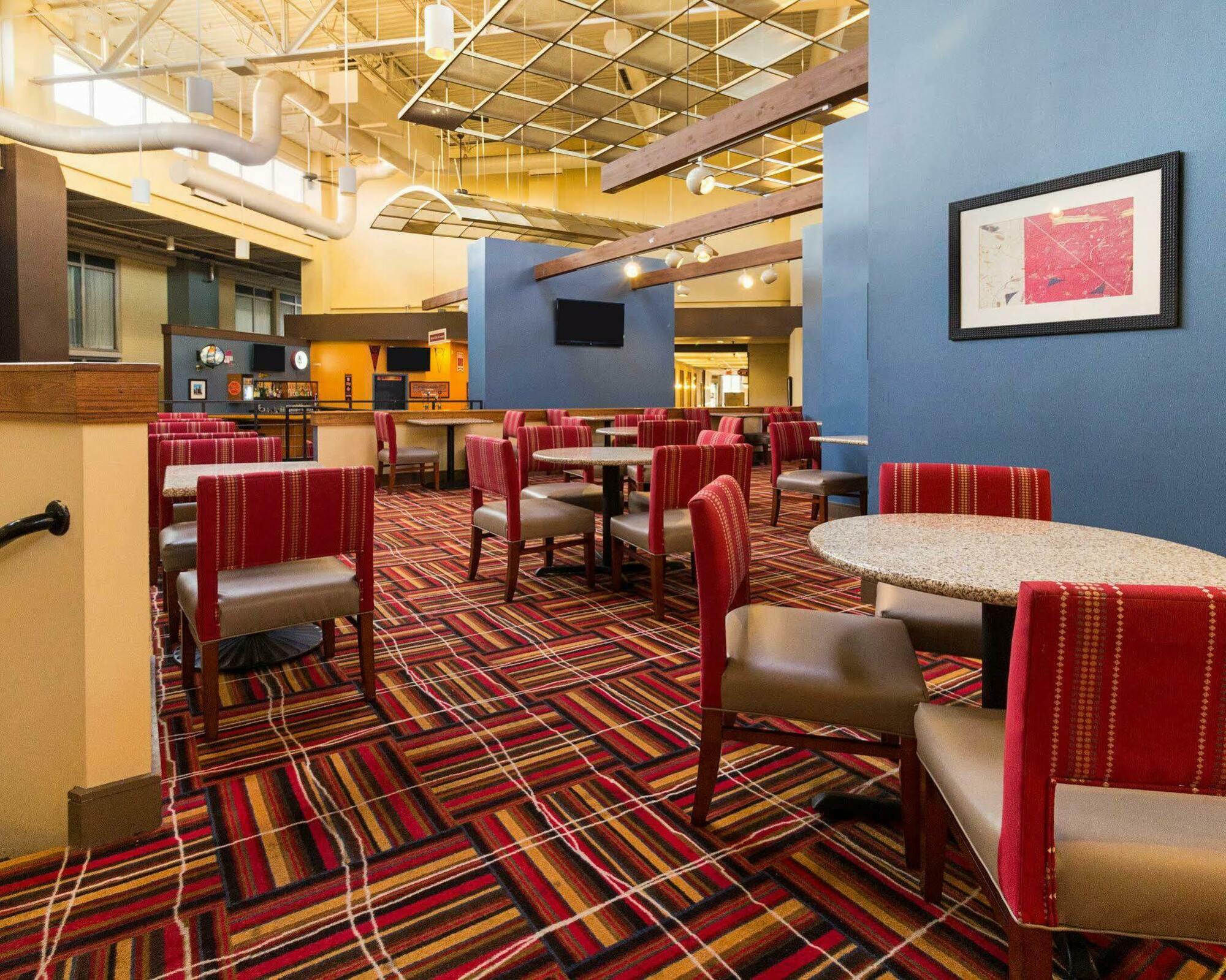 Comfort Inn & Suites Airport Syracuse Exterior foto