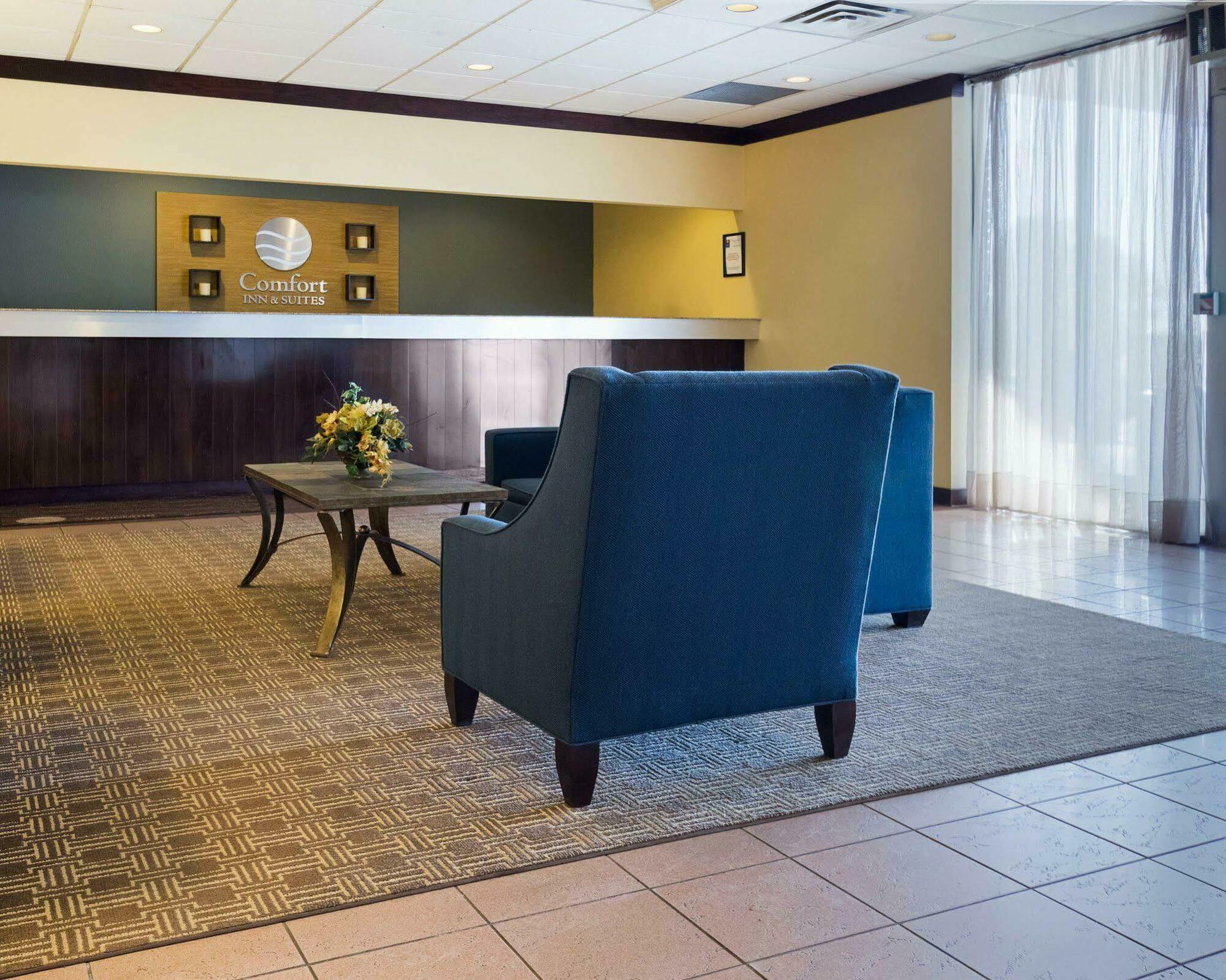 Comfort Inn & Suites Airport Syracuse Exterior foto